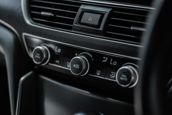 What's the Most Efficient Method to Replace a Cabin Air Filter in a Honda Accord?